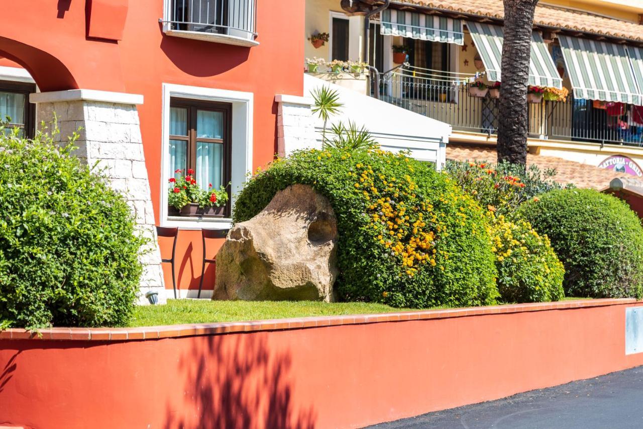 Hotel Nicoletta Санта Мария Наварезе Екстериор снимка