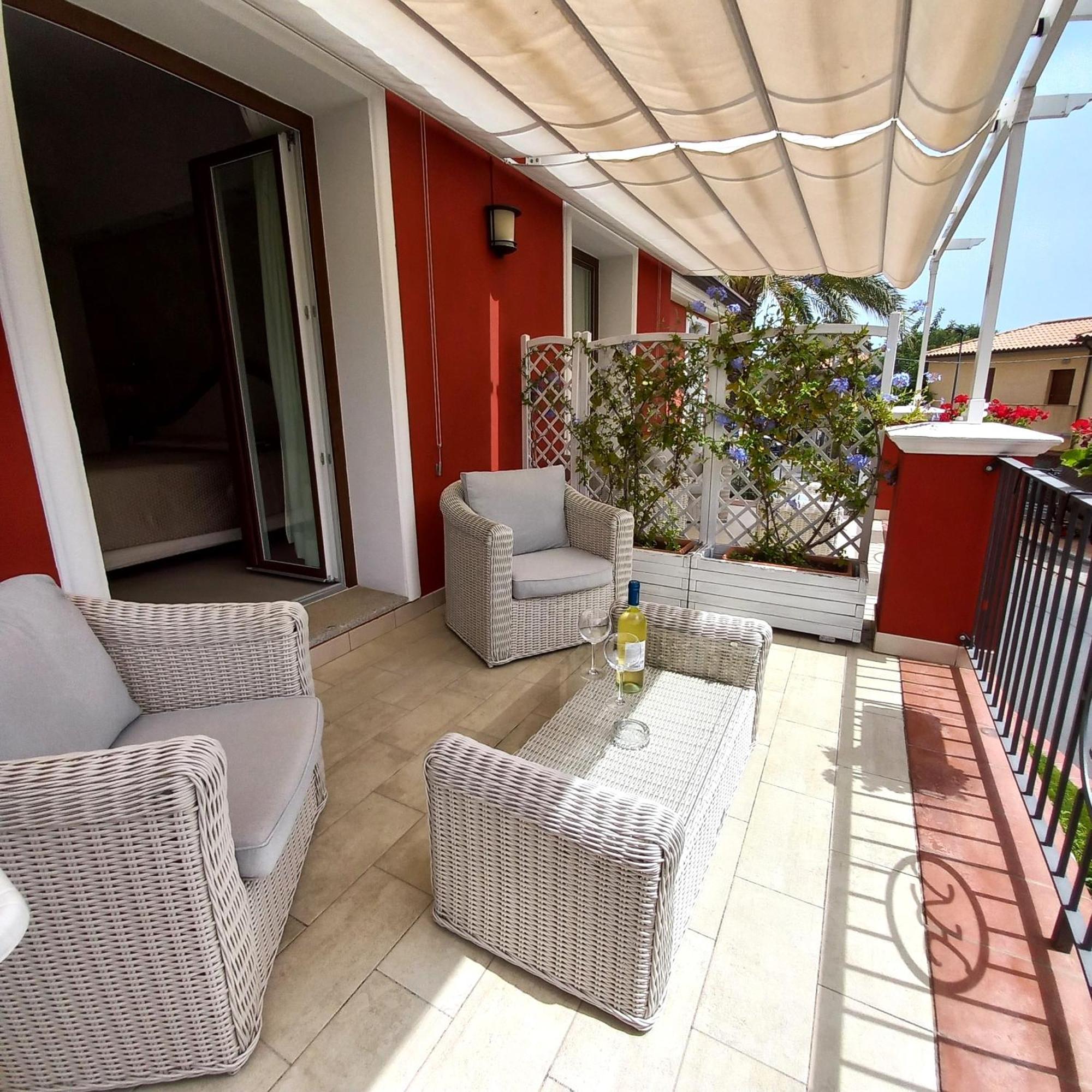 Hotel Nicoletta Санта Мария Наварезе Екстериор снимка