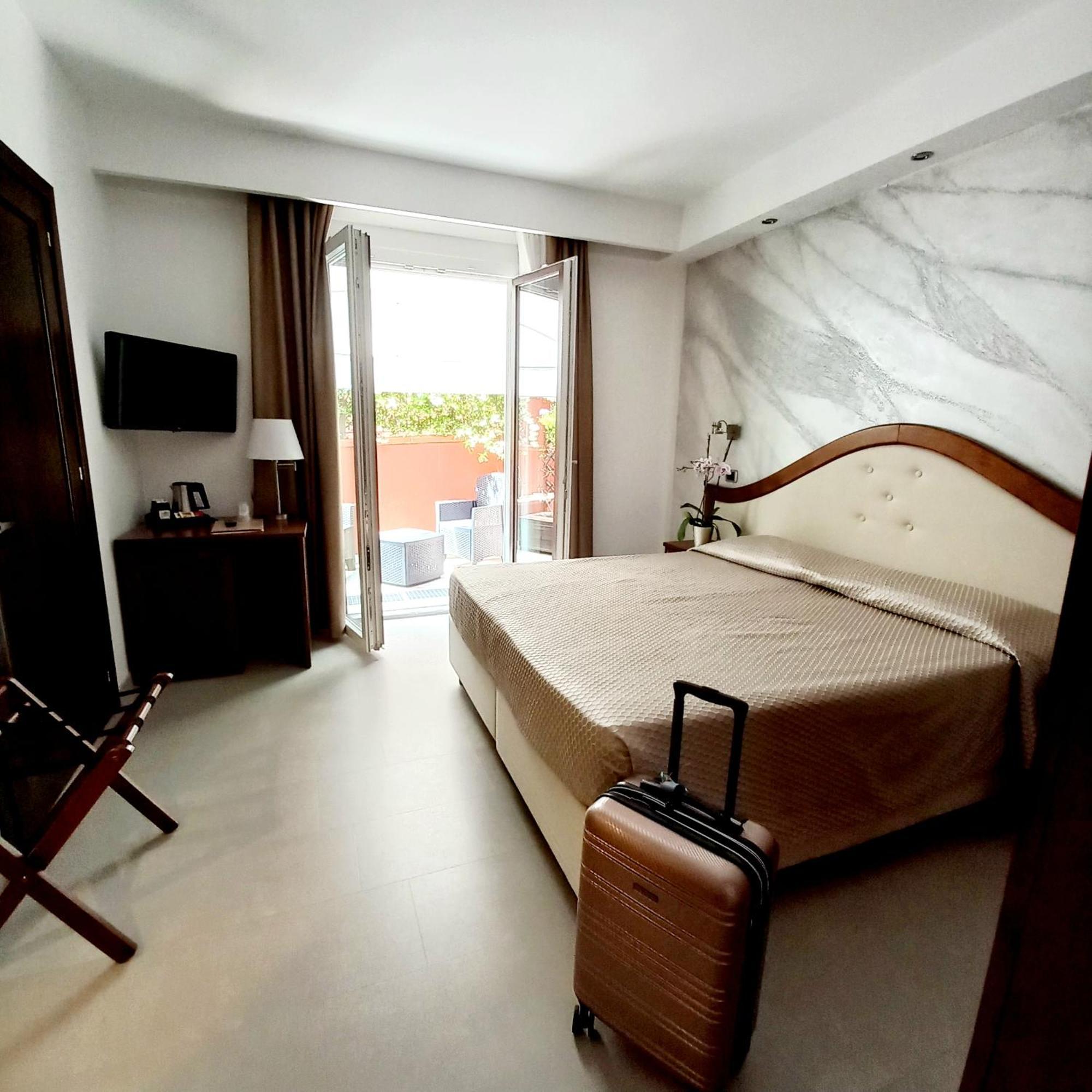 Hotel Nicoletta Санта Мария Наварезе Екстериор снимка