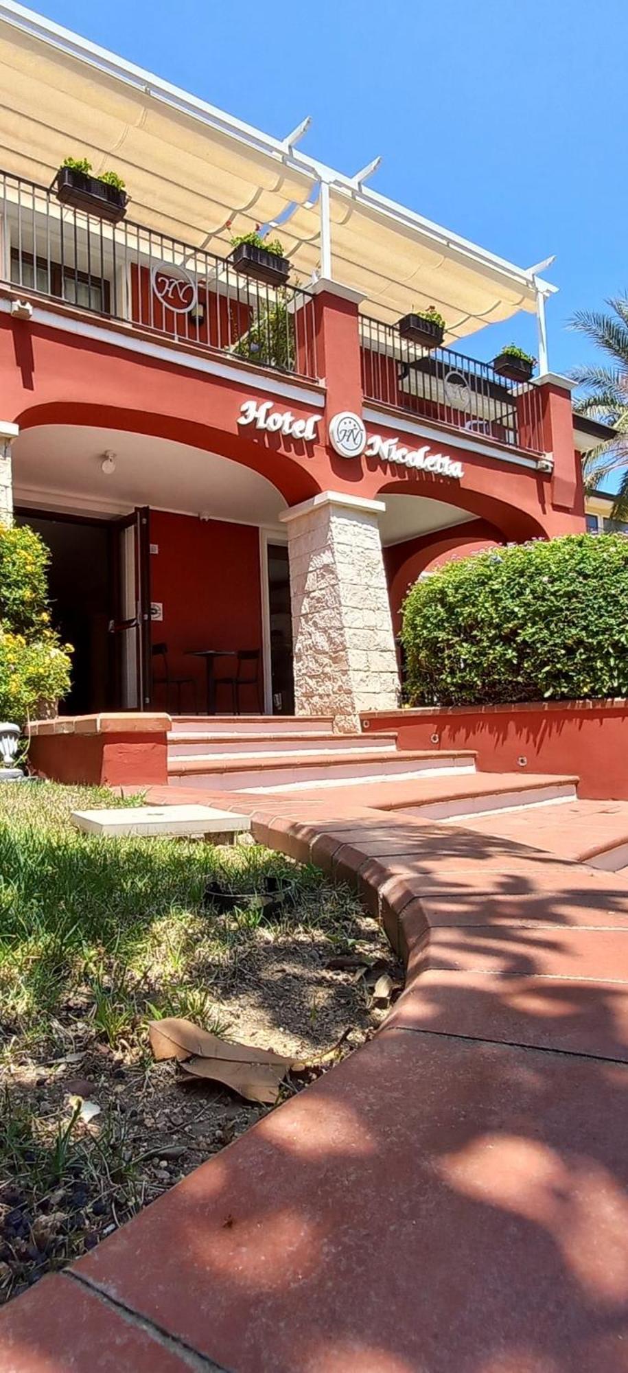 Hotel Nicoletta Санта Мария Наварезе Екстериор снимка