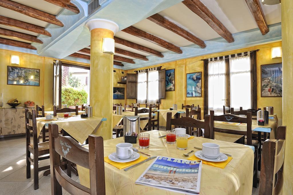 Hotel Nicoletta Санта Мария Наварезе Екстериор снимка