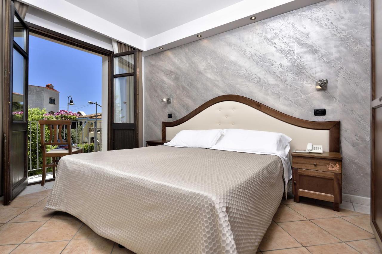 Hotel Nicoletta Санта Мария Наварезе Екстериор снимка
