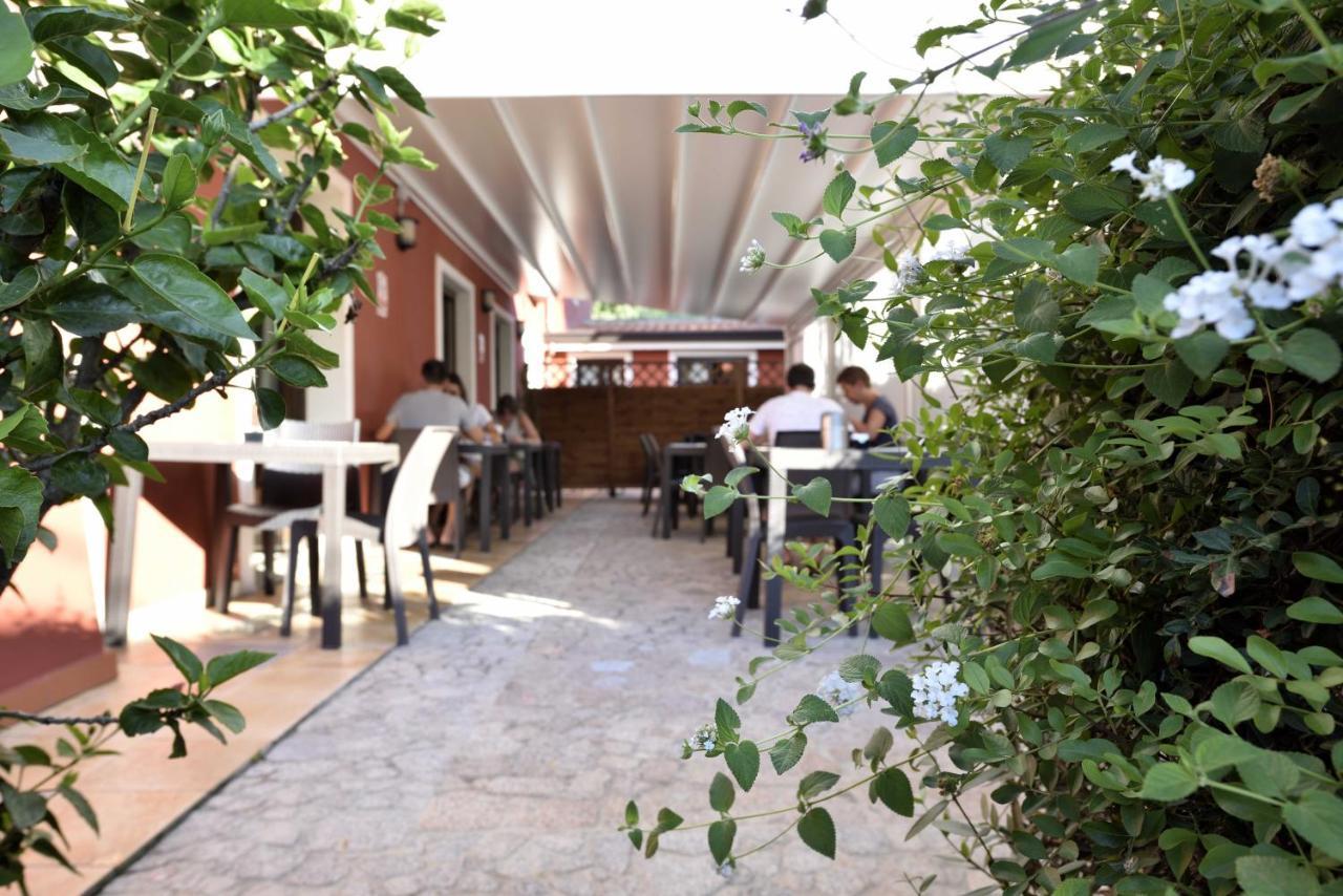 Hotel Nicoletta Санта Мария Наварезе Екстериор снимка
