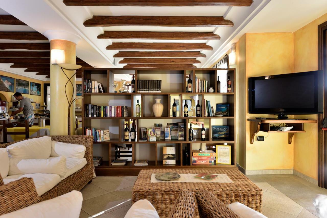 Hotel Nicoletta Санта Мария Наварезе Екстериор снимка